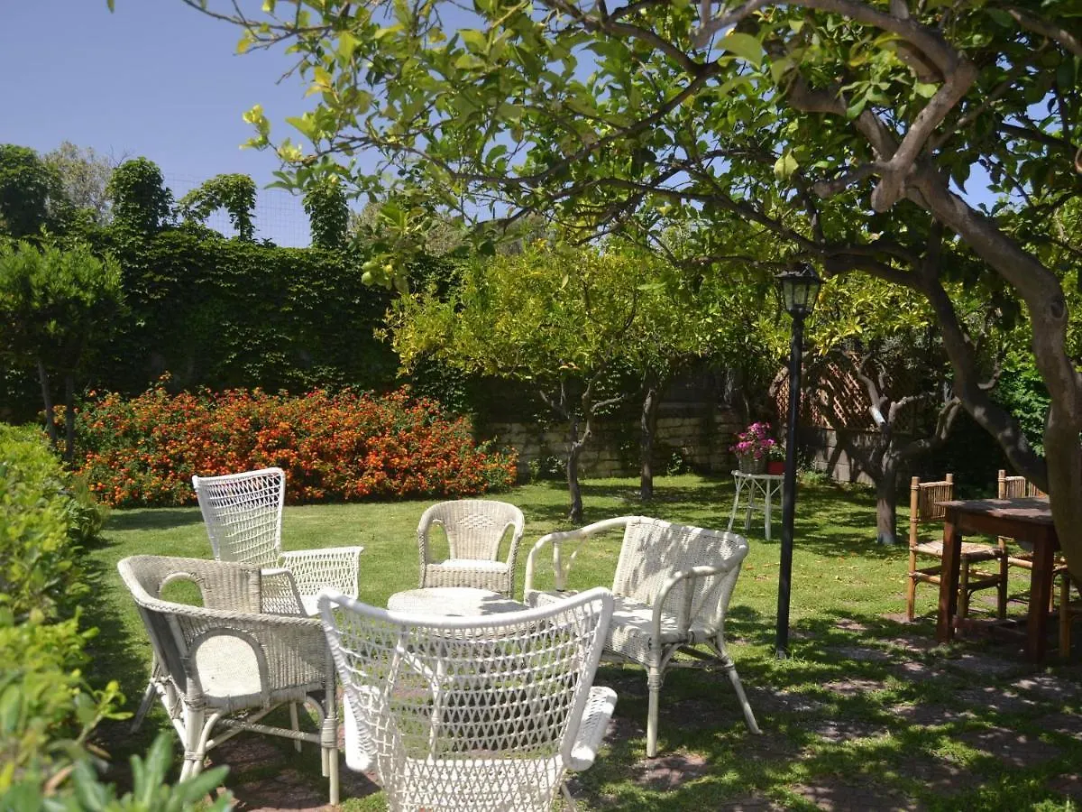 Casa Unifamiliar Con Jard N Privado Villa Agnone Bagni Semesterbostad